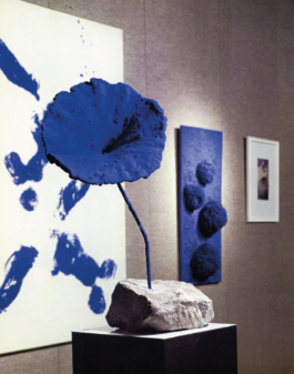 Yves Klein — Sculpture éponge bleue